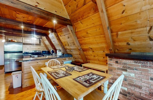 Flat Hollow Marina House | Cozy A Frame Cabin, Sleep 8, Near Marina, Deck, Grill