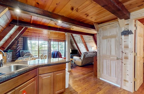 Flat Hollow Marina House | Cozy A Frame Cabin, Sleep 8, Near Marina, Deck, Grill