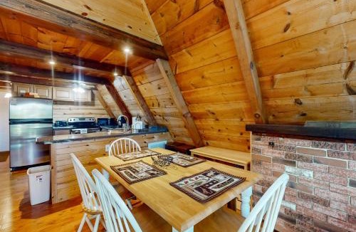 Flat Hollow Marina House | Cozy A Frame Cabin Sleep 8 Near Marina Deck Grill