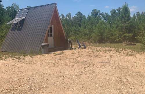 Decaturville Cabin | Cozy a frame cabin