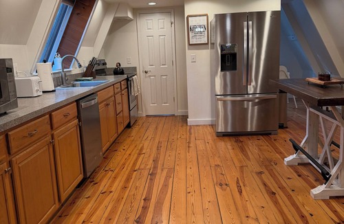 Front Royal Cabin | Cozy A frame cabin in quaint Front Royal. Dog friendly