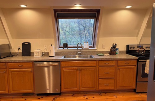 Front Royal Cabin | Cozy A frame cabin in quaint Front Royal. Dog friendly