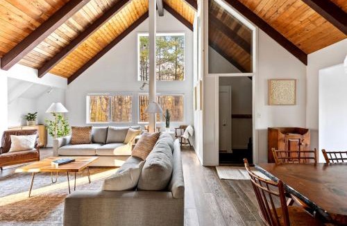 Jamaica House | Cozy A-Frame Cabin with Hot Tub & Sauna near Stratton Mountain, Vermont