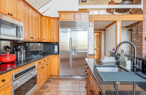 Circleville House | Cozy A-Frame Chalet in the Hudson Valley