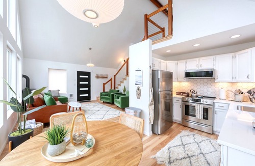 Rockaway Beach Ski Chalet | Cozy A-Frame. Fire pit. Dogs Welcome.