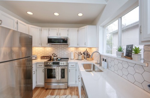 Rockaway Beach Ski Chalet | Cozy A-Frame. Fire pit. Dogs Welcome.