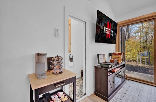 Damascus Cabin | Cozy A-Frame | Hot Tub, Fire Pit & Pet-Friendly