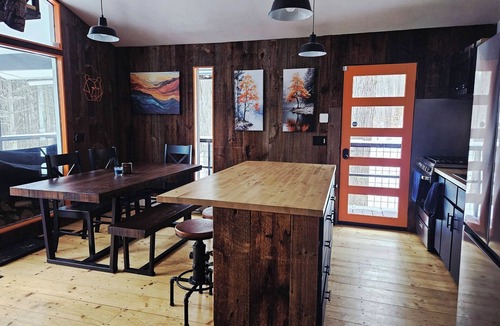 Pownal Cabin | Cozy A-Frame with Loft Views!