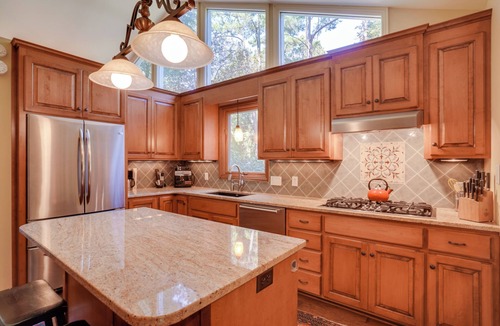 Summerville Historic District House | Cozy Abode w/Yard ~ 1 Mi to Dtwn Summerville