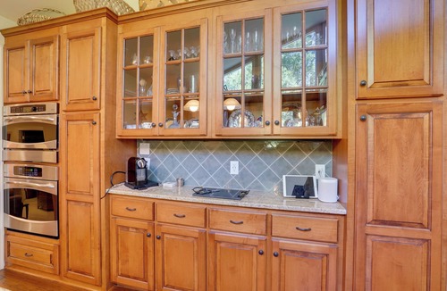Summerville Historic District House | Cozy Abode w/Yard ~ 1 Mi to Dtwn Summerville