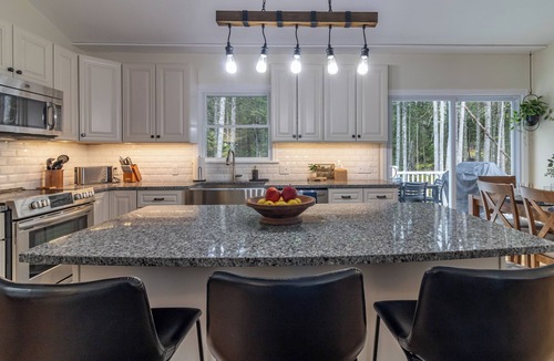West Tremont House | Cozy Acadia Hideaway with Hot Tub