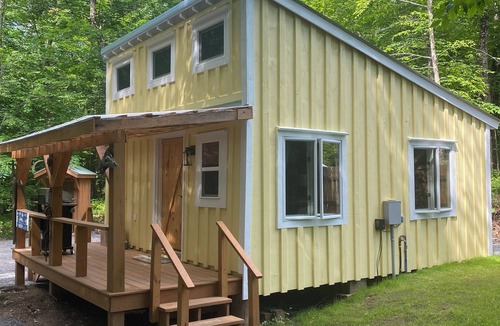 Brantingham Cabin | Cozy Adirondack Cottage for Two