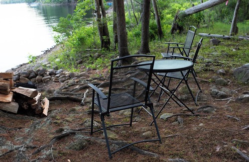Hadley Condo | Cozy Adirondack Cottage Getaway