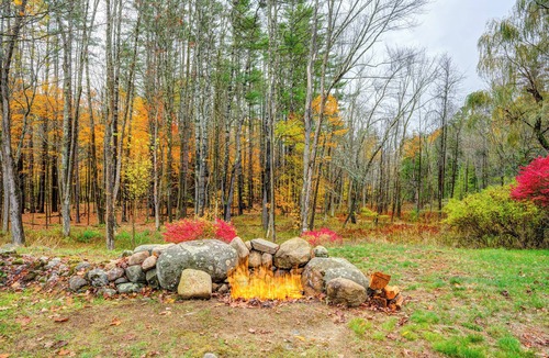Hadley Condo | Cozy Adirondack Cottage Getaway