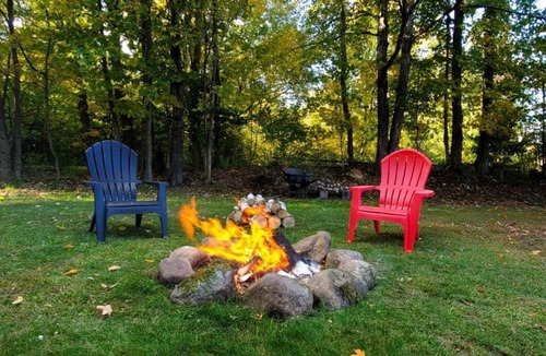 North Creek House | Cozy Adirondack Retreat sleeps 5, 3 miles to Gore skiing, hiking, rafting