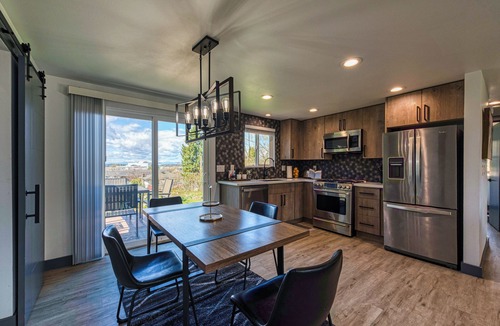SeaTac House | Cozy Air-conditioned Retreat 3 mins from Airport