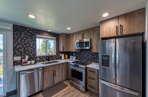 SeaTac House | Cozy Air-conditioned Retreat 3 mins from Airport