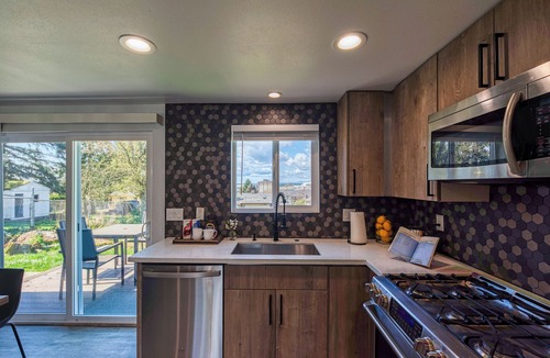 SeaTac House | Cozy Air-conditioned Retreat 3 mins from Airport
