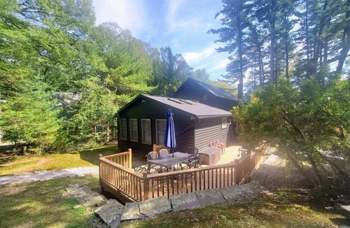 Tafton House | Cozy all season cabin w/private boathouse & dock!