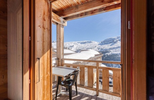 Flaine Apartment | Cozy Alpine Apartment for 6