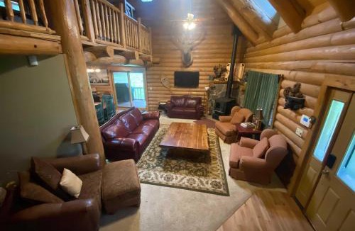Alto House | Cozy Alto Cabin on 2 Acres: Near Fishing & Skiing!