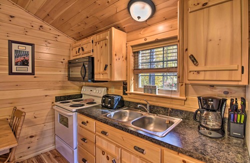 St George Cottage | Cozy Anchors Away Cabin Hideaway w/Fire Pit!