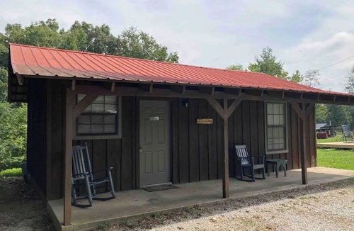 Newnata Cabin | Cozy and centrally located in the middle of all the best of nature’s offerings!