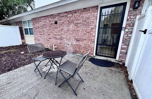 Burton Apartment | Cozy And Centrally Pet Friendly