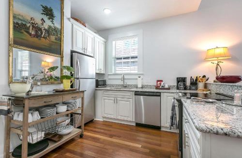 Irish Channel House | Cozy and Charming House with Luxury Amenities