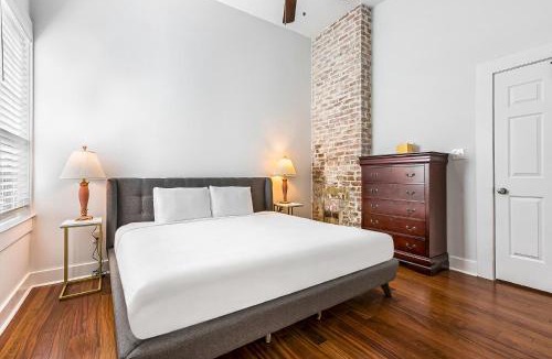 Irish Channel House | Cozy and Charming House with Luxury Amenities