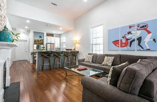 Irish Channel House | Cozy and Charming House with Luxury Amenities