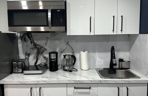 Transcona House | Cozy and Charming private 2B/R basement suite/Private entrance/self check in