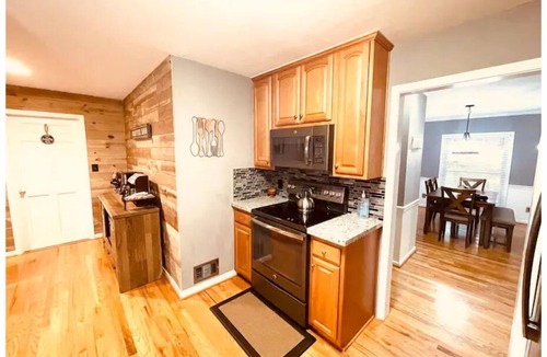 Johns Creek House | Cozy and charming private home on an acre lot