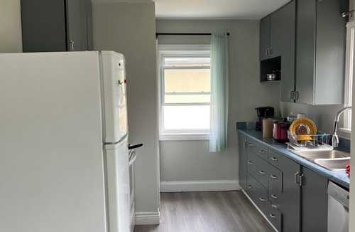 Oakville House | Cozy and Cheerful 2 bedroom home