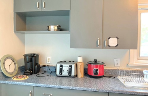 Oakville House | Cozy and Cheerful 2 bedroom home
