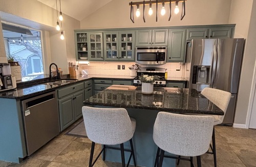Georgetown House | Cozy and cheerful three bedroom home with hot tub.