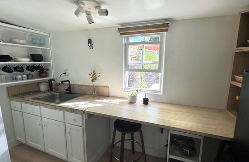 Oakland Cottage | Cozy and Clean Studio with Magical Spa Garden