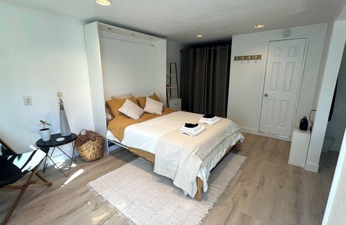 Oakland Cottage | Cozy and Clean Studio with Magical Spa Garden