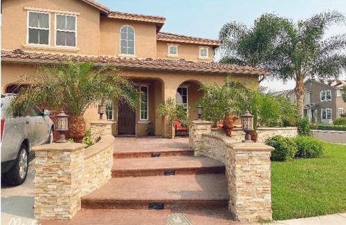 Eastvale House | Cozy And Comfortable #202 Room