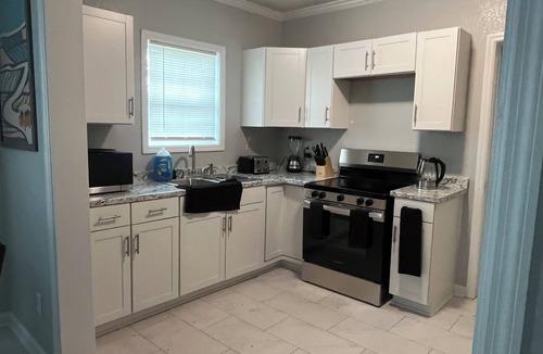 Dalton House | Cozy and comfortable accommodation for six guests.