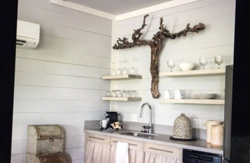 Burton House | Cozy and comfortable one bedroom with kitchen and with pasture view.
