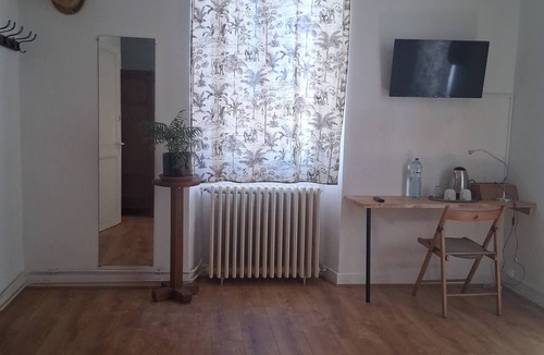 Tarbes House | Cozy and Comfortable Room