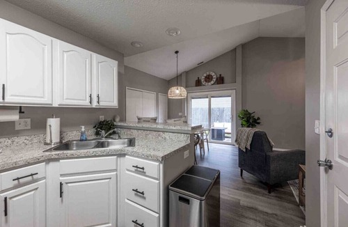 Evansville House | Cozy and Comfortable Charmer