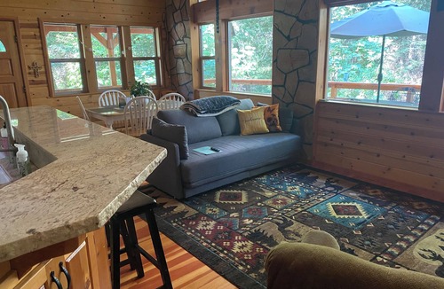 Alta Cabin | Cozy and comfortable wooded cabin