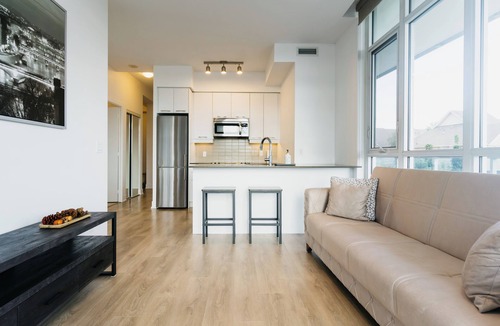 Richmond Hill Condo | Cozy and contemporary suite - Easy access to everything