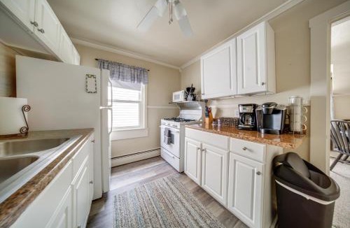 Erie Apartment | Cozy and Convenient Erie Apartment 3 Mi to Beach!