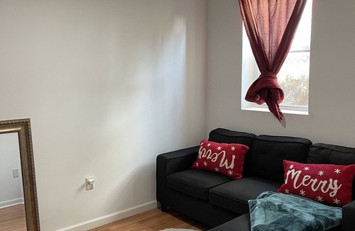 Huntington Station Apartment | cozy and convenient apartment 1 min from train.
