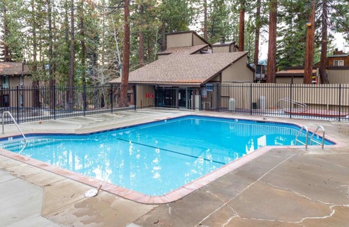 Dollar Point Condo | Cozy and Convenient Condo with Fireplace, Deck, W&D, Close to Town, Lake, Trails