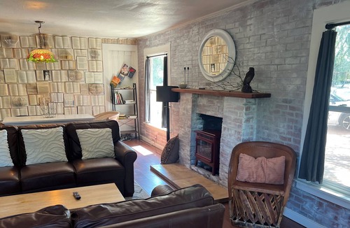 Boonville House | Cozy and Downtown