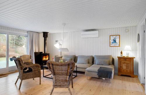 Skødshoved Strand House | Cozy And Family-Friendly Holiday Cottage Near The Beach And Nature